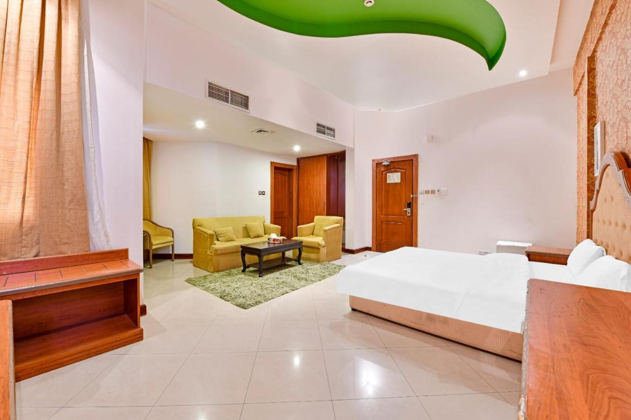 Oyo 118 Revira Hotel Манама Экстерьер фото