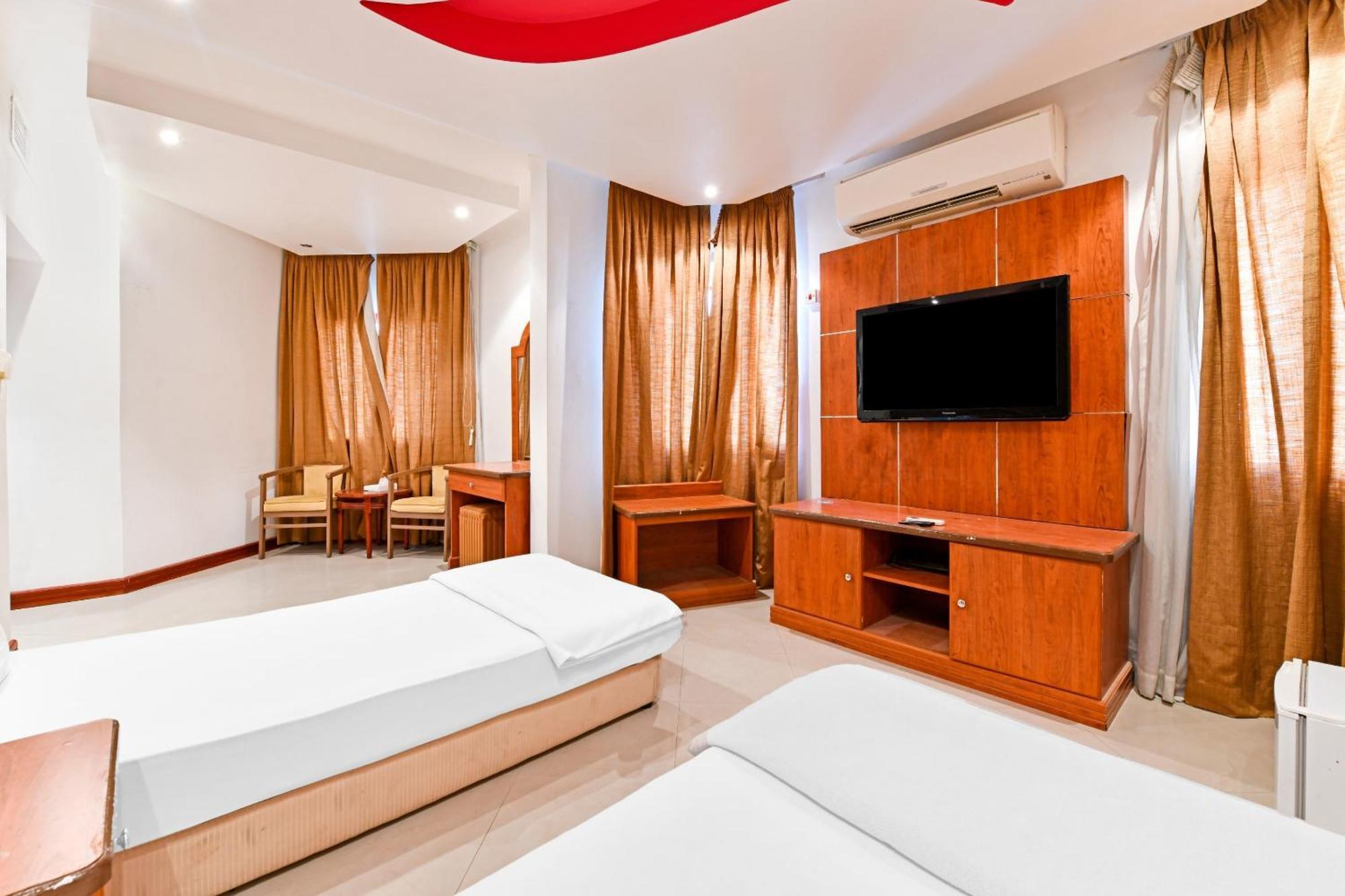 Oyo 118 Revira Hotel Манама Экстерьер фото