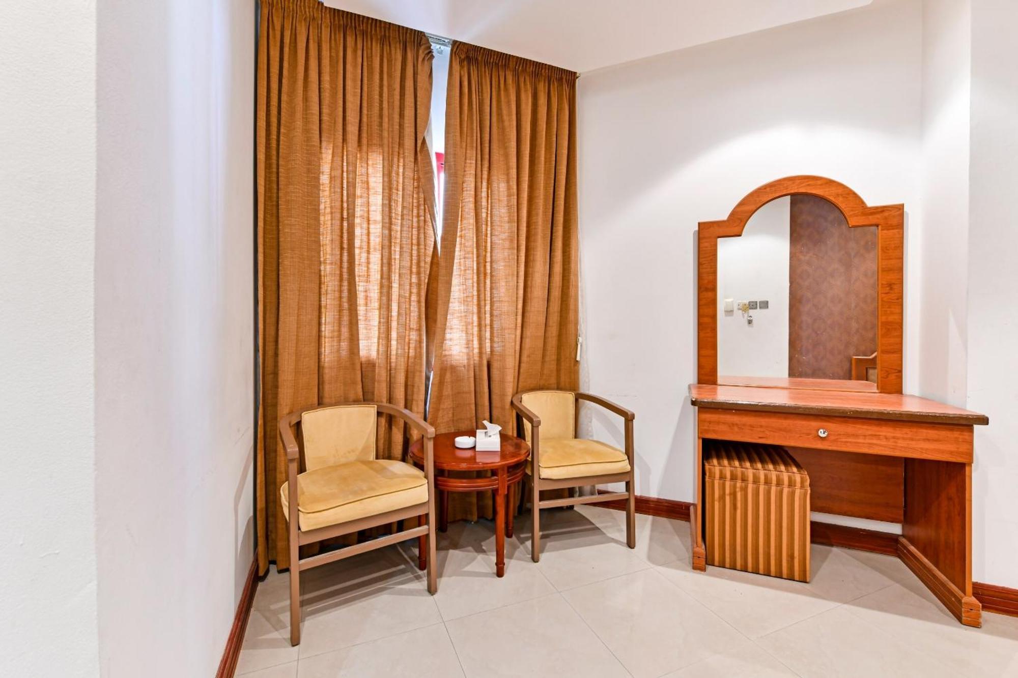 Oyo 118 Revira Hotel Манама Экстерьер фото